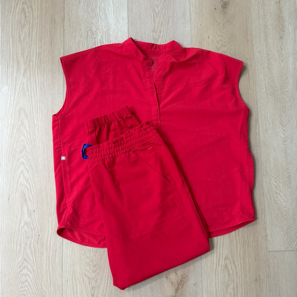 FiGS SET❗️Red Top XL and Pants XXL